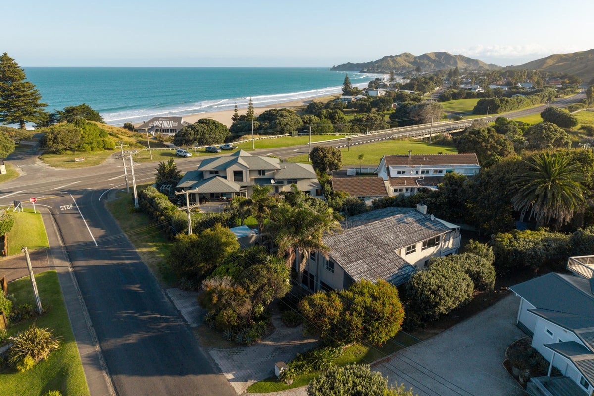 2 Lysnar Street, Okitu, Gisborne - Carousel 1