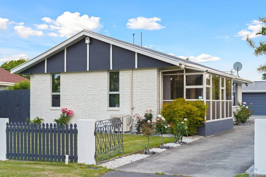 15 McKellar Place, Hornby, Christchurch - Carousel 1