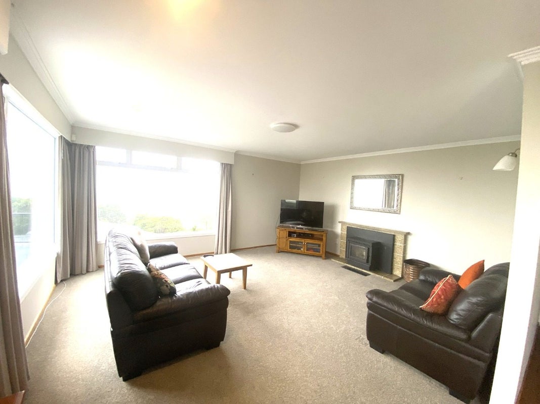 2 Mayfair Place, Tawa, Wellington - Carousel 2