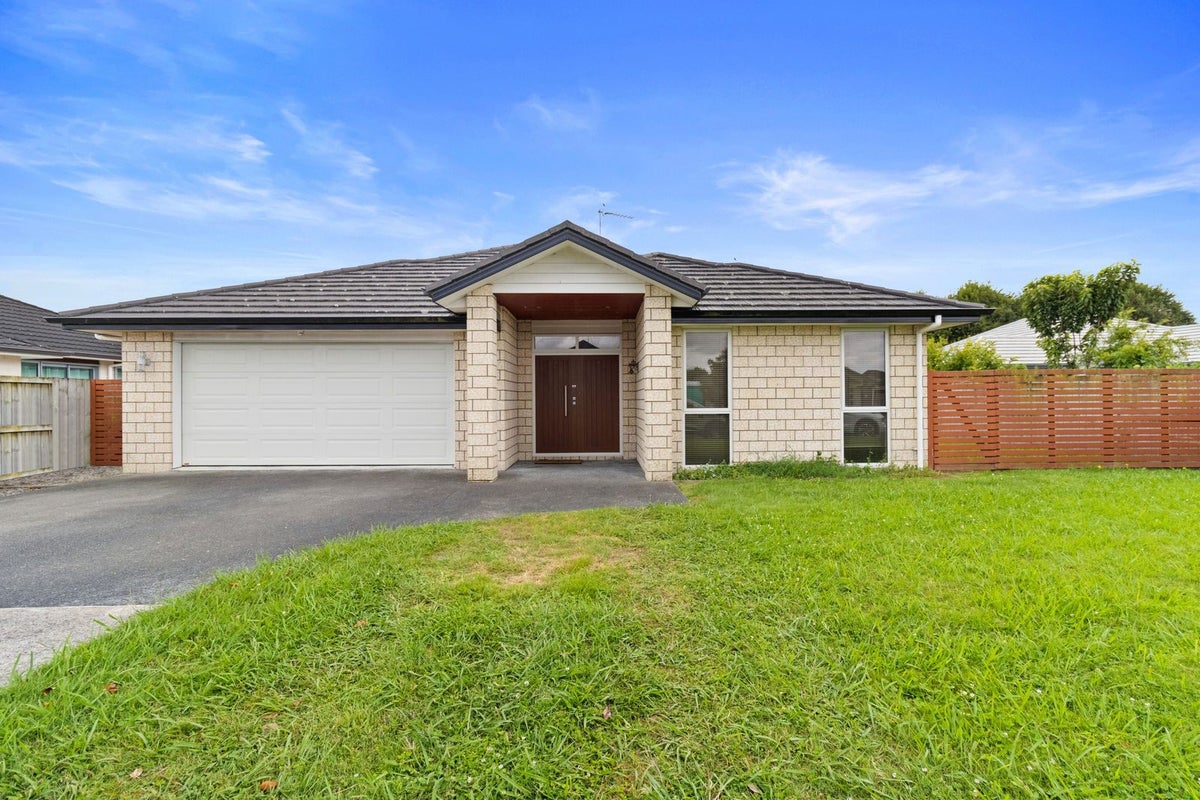 50 Sirius Crescent, Rototuna North, Hamilton - Carousel 1