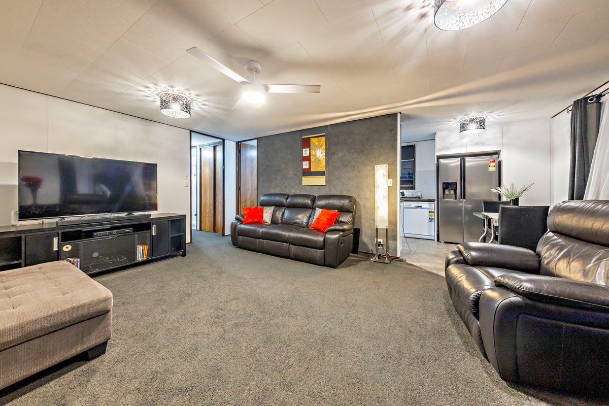 18 Horlicks Place, Randwick Park, Auckland - Carousel 2