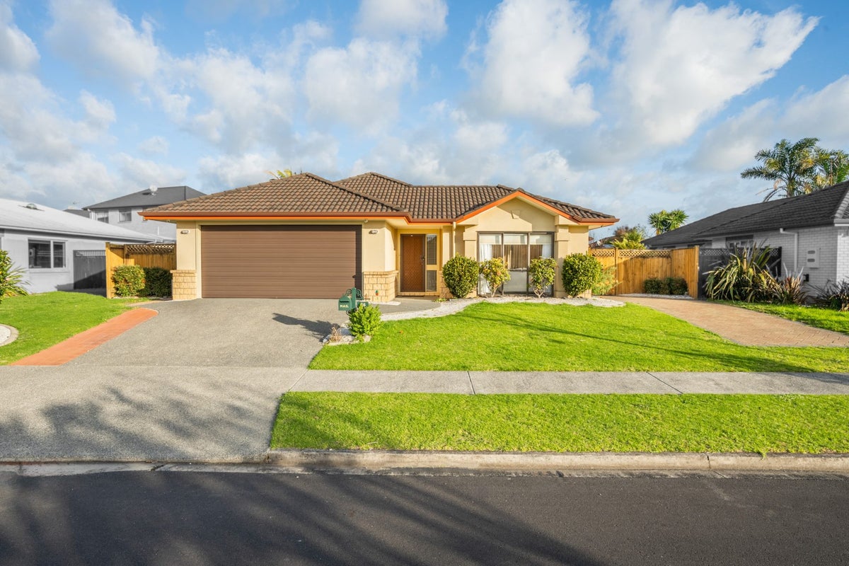 26 Aberdeen Crescent, Wattle Downs, Auckland - Carousel 2