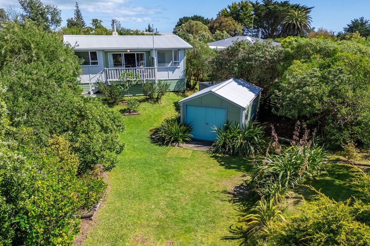 3 Arthur Street, Waikawa Beach, Levin - Carousel 2