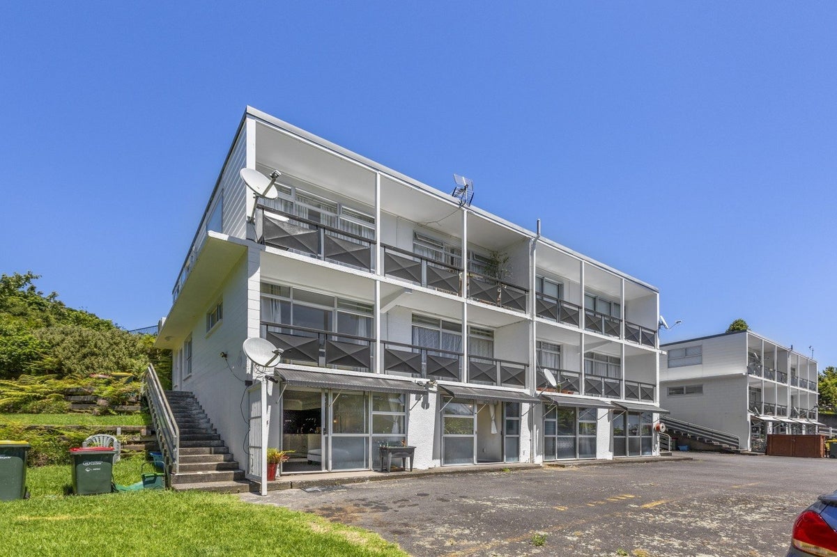 16/75 Carrington Street, Lower Vogeltown, New Plymouth - Carousel 2