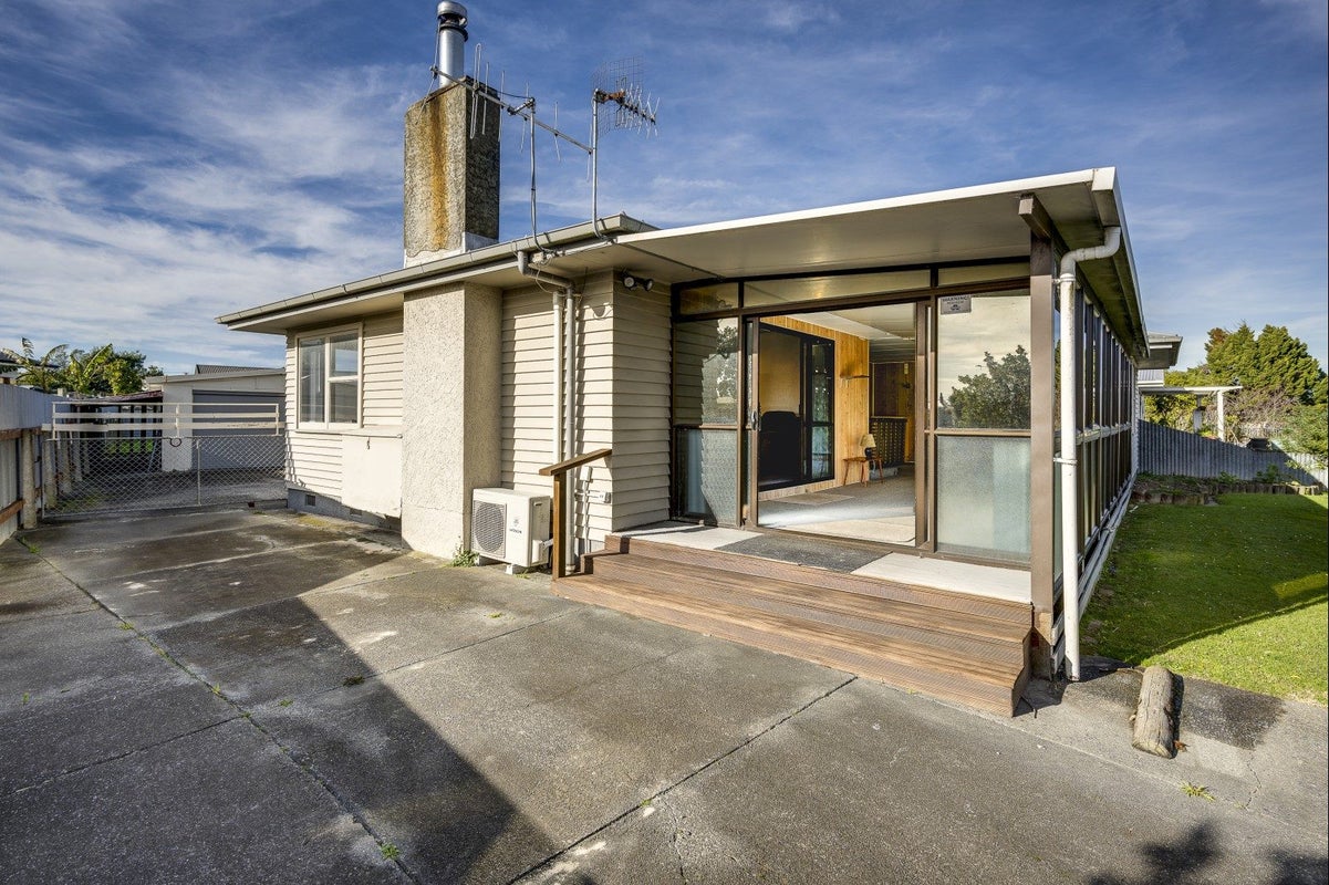 1 Bennett Place, Onekawa, Napier - Carousel 1