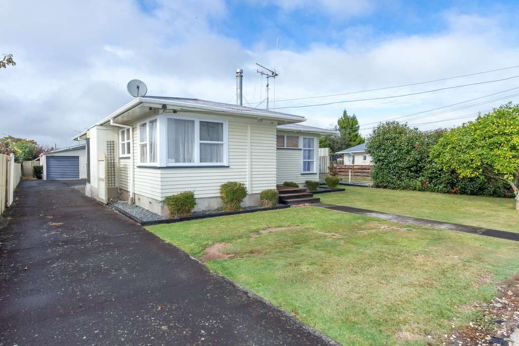 3 Yvonne Street, Melville, Hamilton - Carousel 1