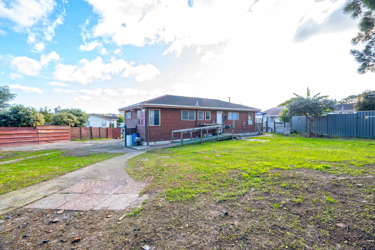 18 Kelman Road, Kelston, Auckland - Carousel 1