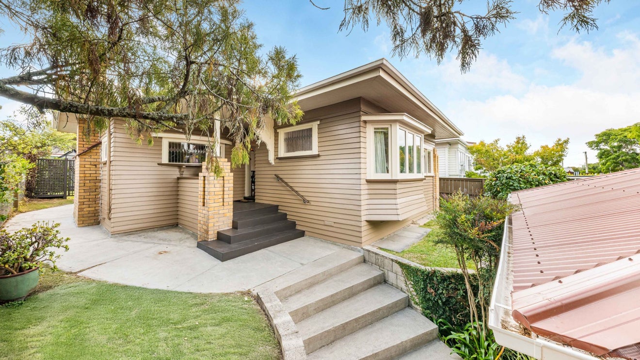 20 Riro Street, Point Chevalier, Auckland - Carousel 1