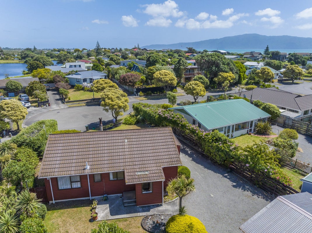 9 Hastings Street, Waikanae Beach, Waikanae - Carousel 2