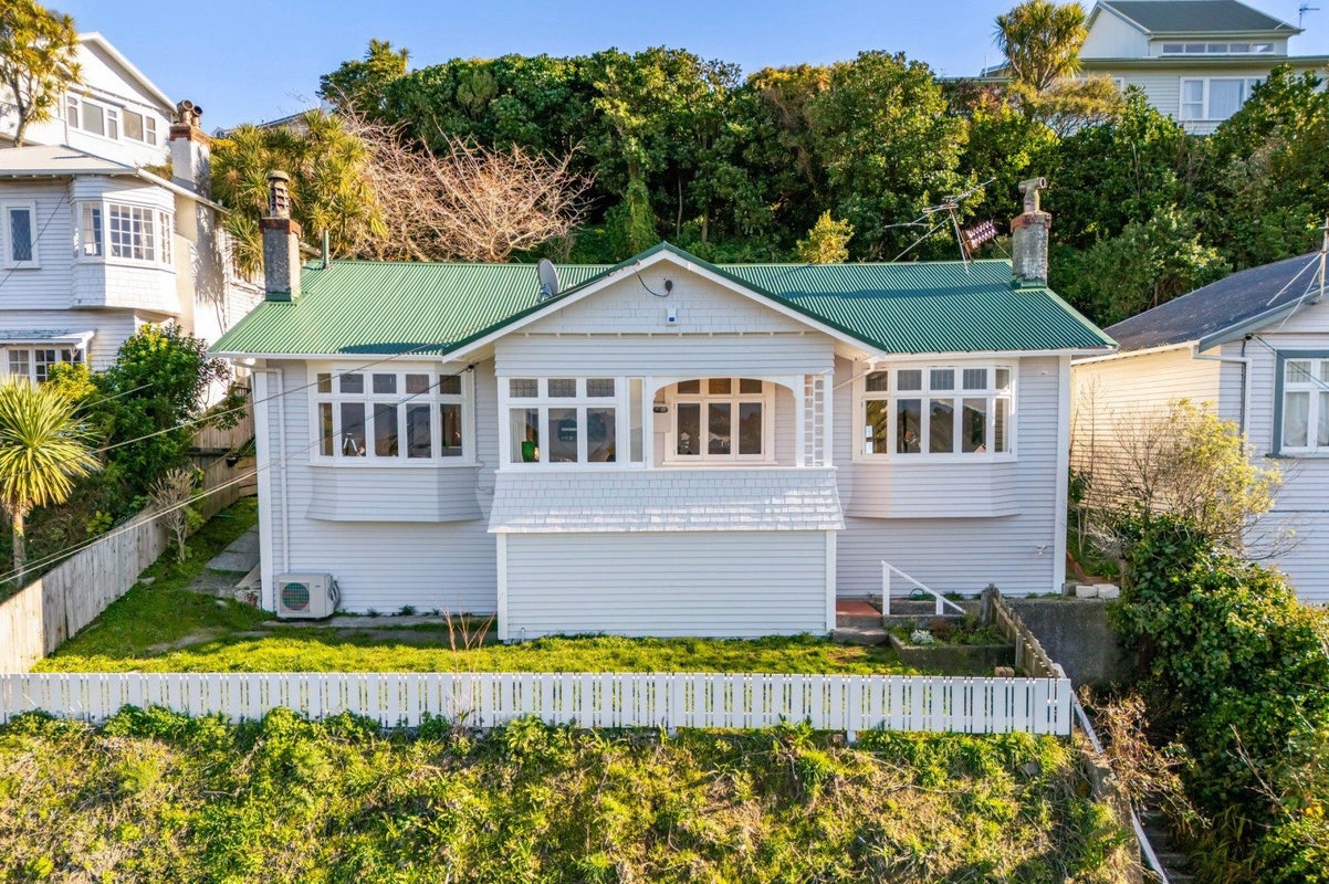4 Norna Crescent, Kelburn, Wellington - Carousel 1
