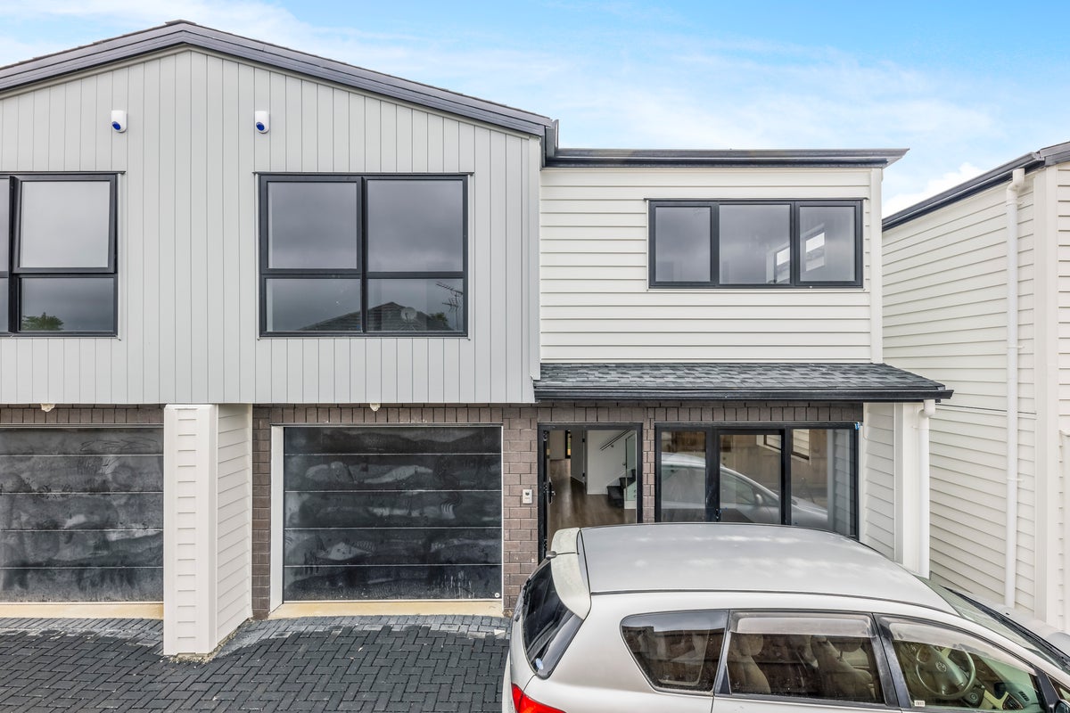 6B Christmas Road, Manurewa, Auckland - Carousel 1