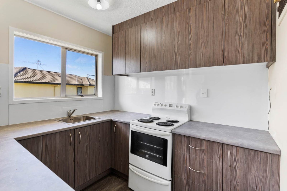 6/24 Arawa Street, New Lynn, Auckland - Carousel 2