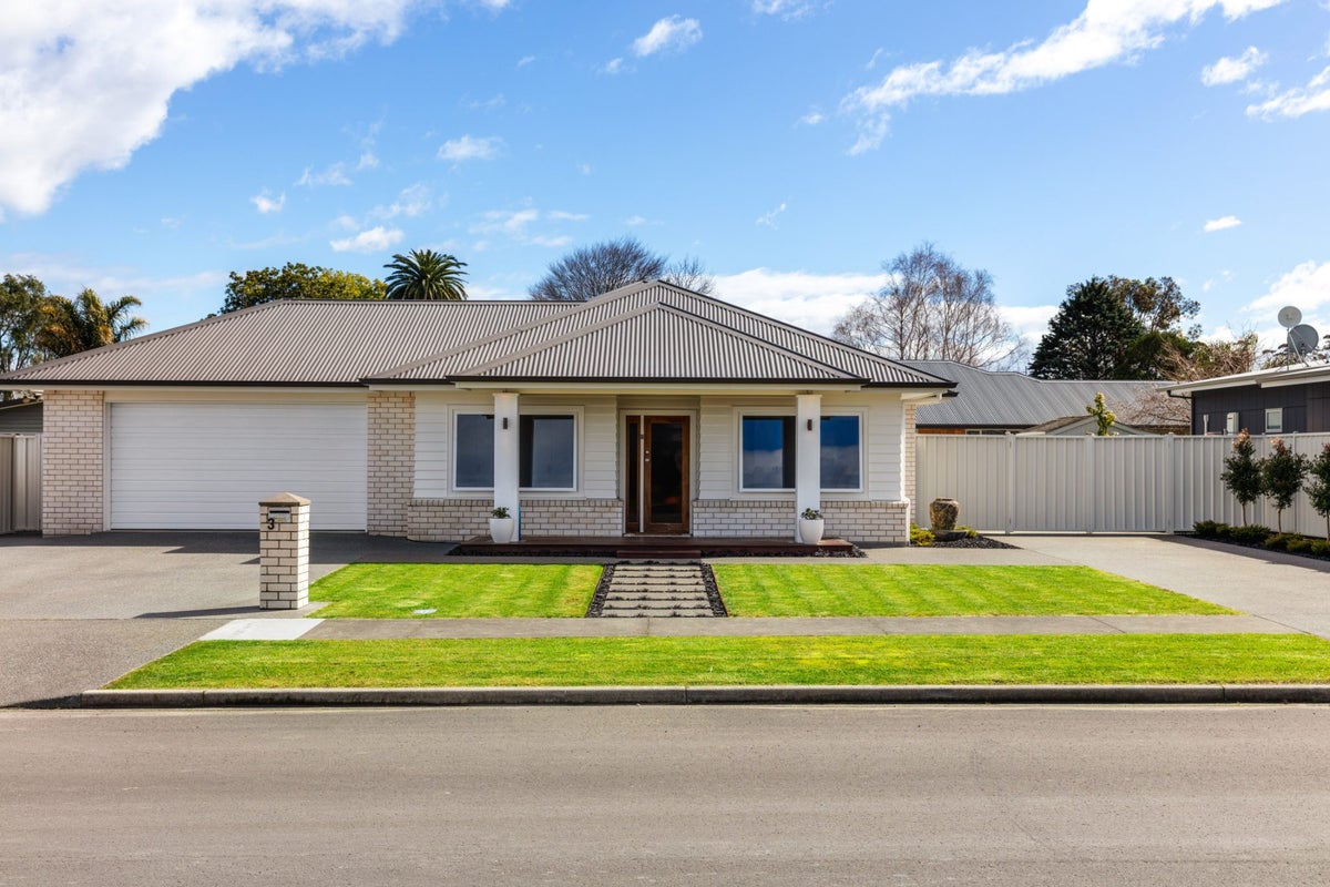 3 Sterling Park, Lytton West, Gisborne, Gisborne - Carousel 1