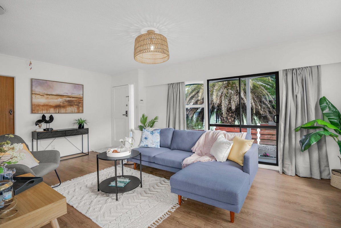 19 California Drive, Totara Park, Upper Hutt - Carousel 1
