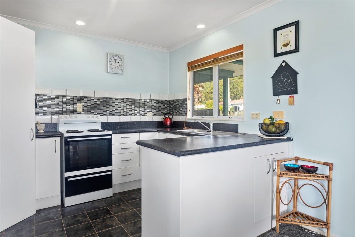 15 Mair Street, Matata, Whakatane - Carousel 1
