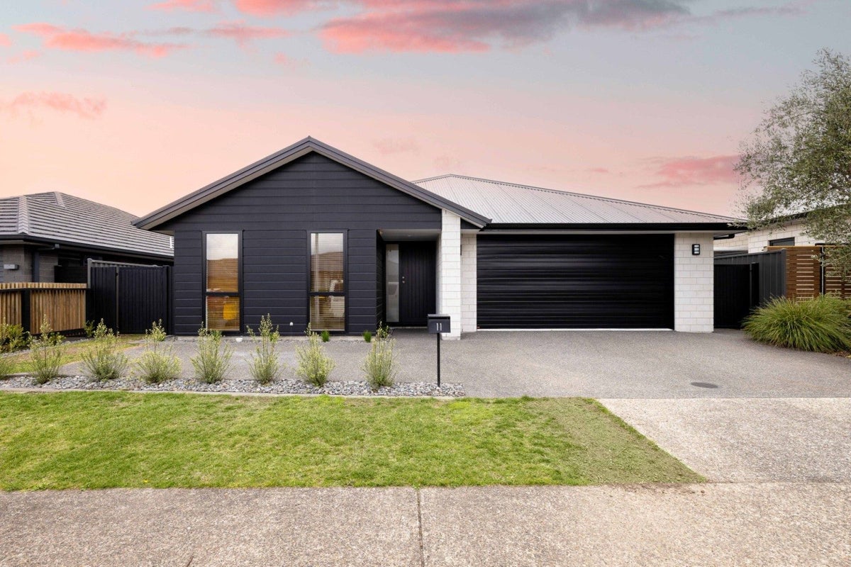 11 Flack Street, Pyes Pa, Tauranga - Carousel 1