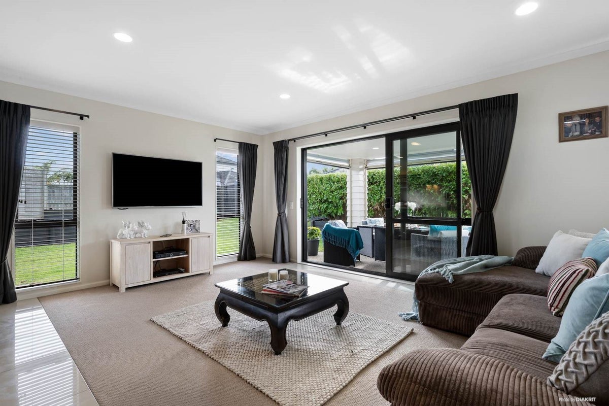 24 Pony Park Place, Beachlands, Auckland - Carousel 1