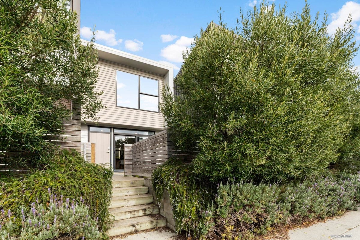 18/15 Chivalry Road, Glenfield, Auckland - Carousel 1