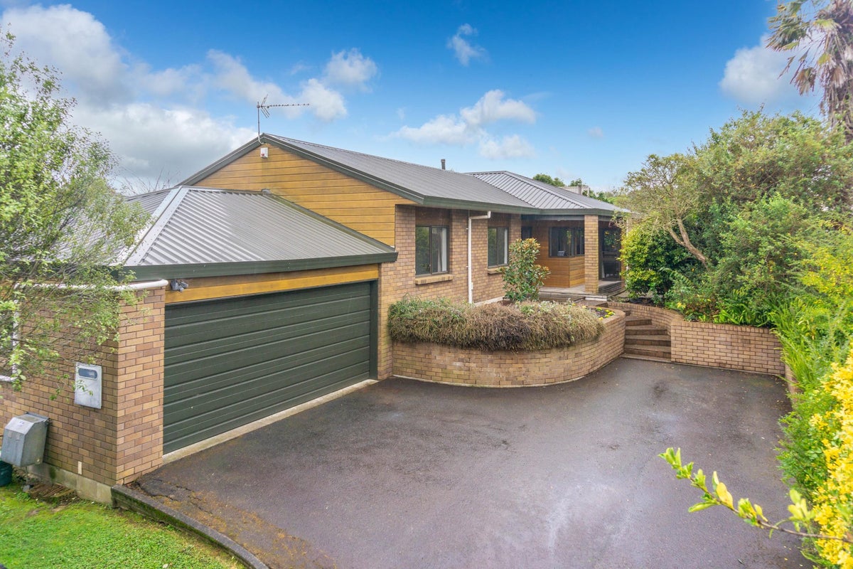 73 Glen Lynne Avenue, Queenwood, Hamilton - Carousel 1