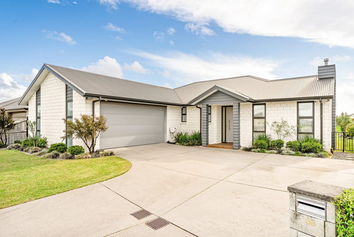 35 Harding Drive, Papamoa Beach, Papamoa - Carousel 2