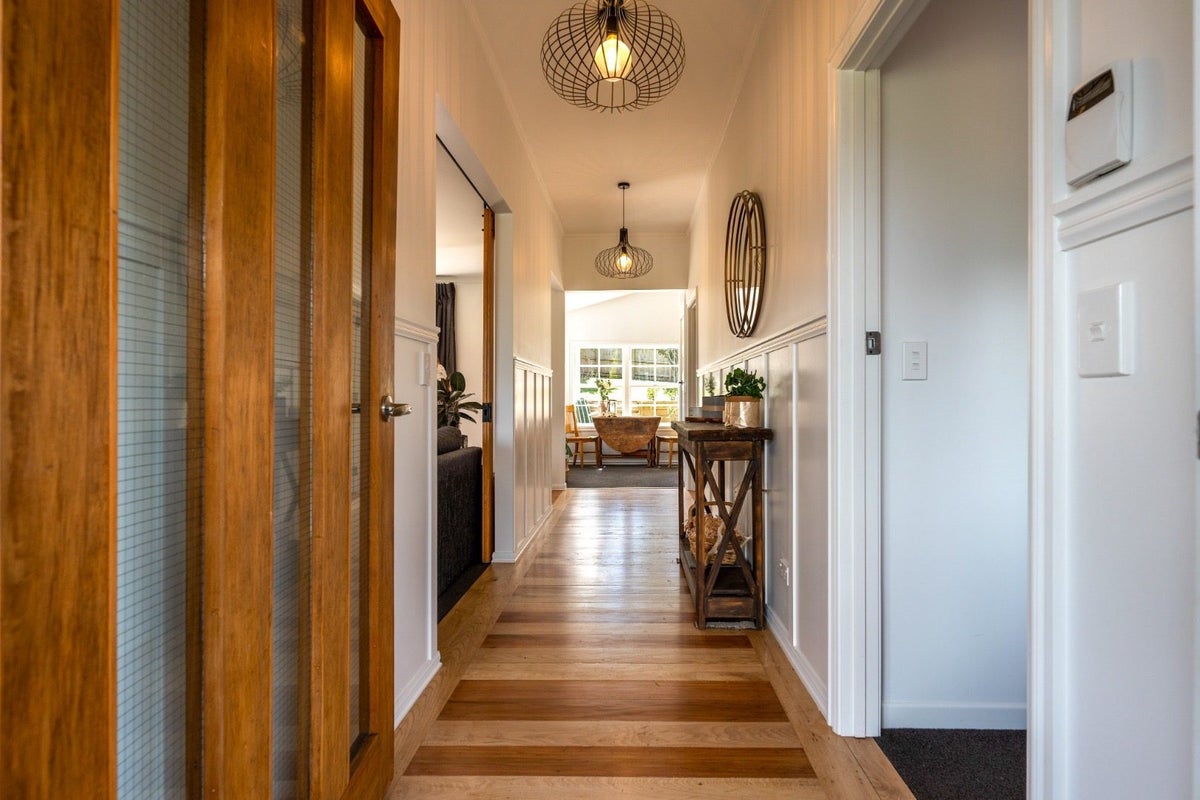 25 Alison Road, Surfdale, Waiheke Island - Carousel 2