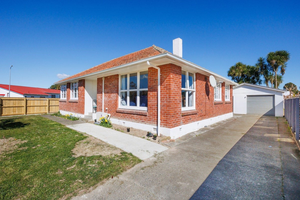 27 Crewe Crescent, Hokowhitu, Palmerston North - Carousel 1