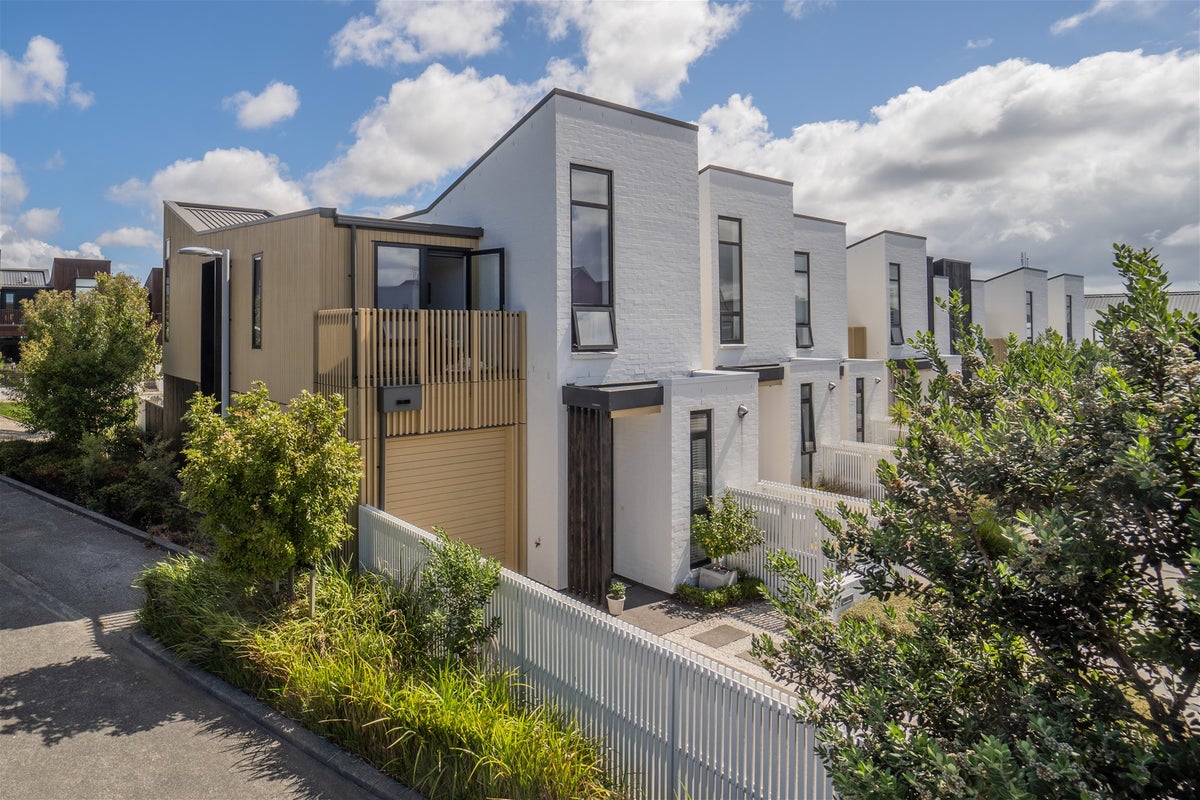 27 Isitt Road, Hobsonville, Auckland - Carousel 1