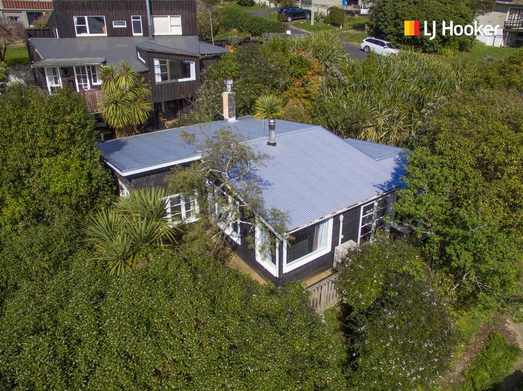 25 Frances Street, Broad Bay, Dunedin - Carousel 1