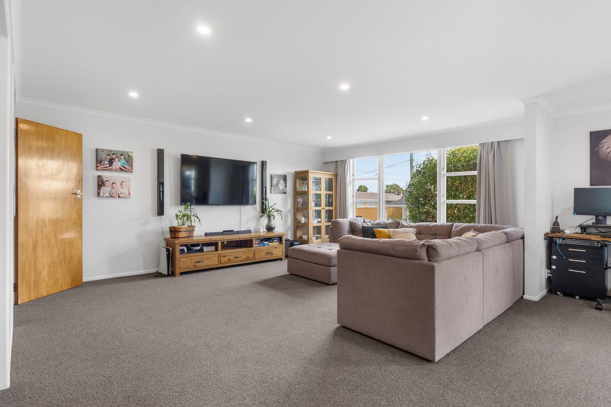 12 Tawa Street, Levin, Levin - Carousel 2