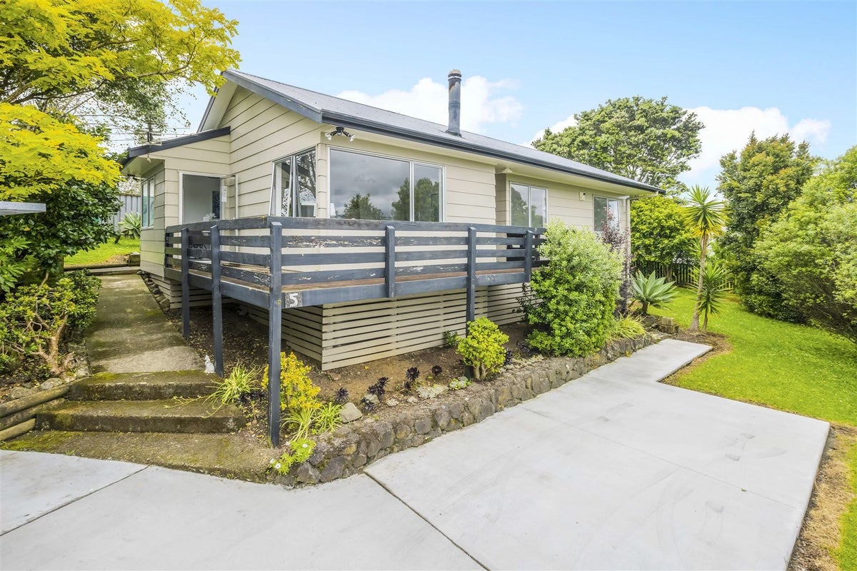 5 Wally Nola Place, Henderson, Auckland - Carousel 2