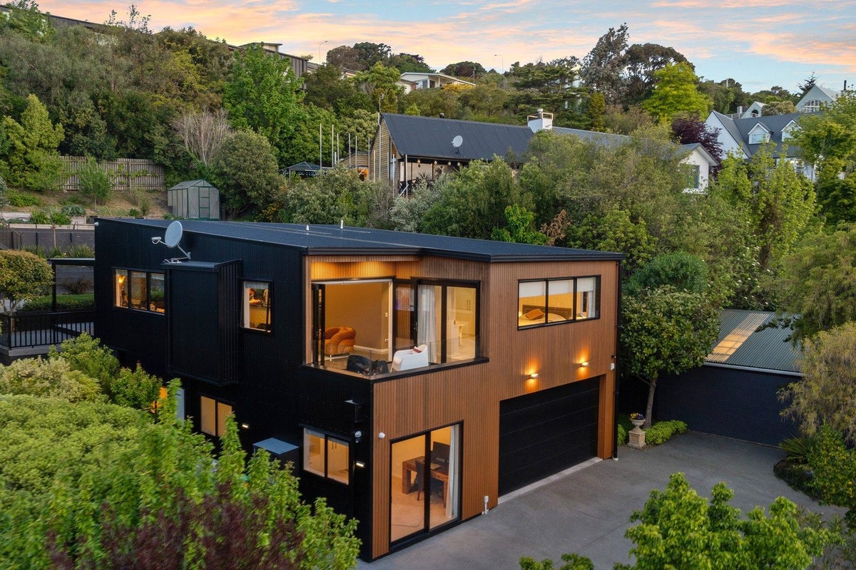 11 Janice Place, Mount Pleasant, Christchurch - Carousel 1