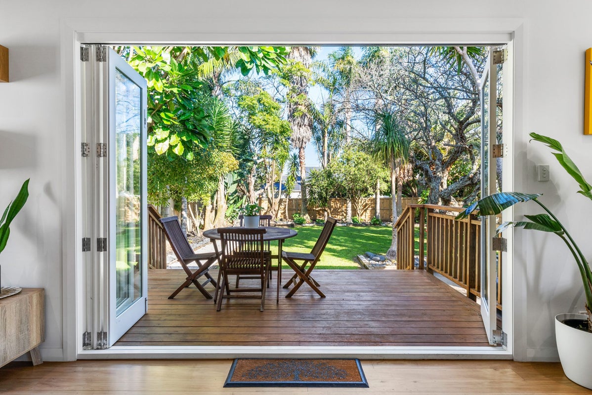 8 Fergusson Ave, Sandringham, Auckland - Carousel 1