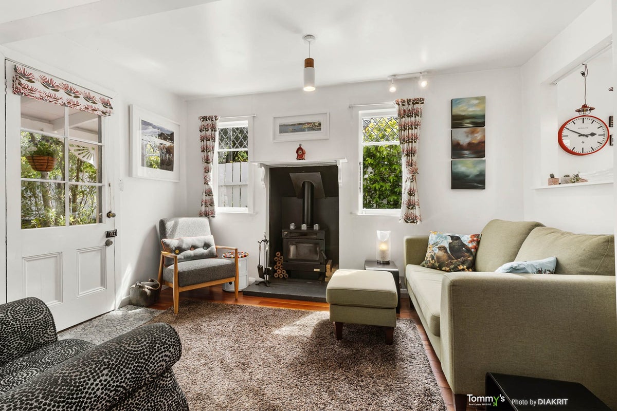 4 Tyne Street, Island Bay, Wellington - Carousel 2
