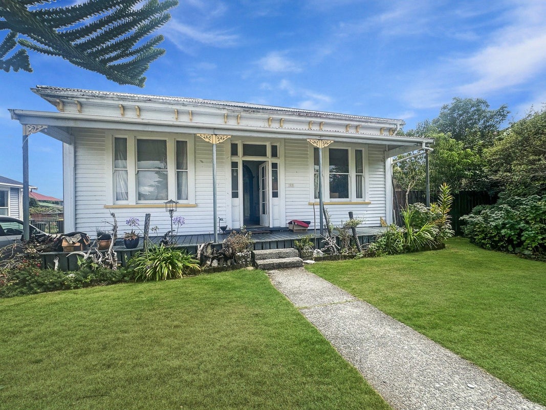 129 Hall Street, Hokitika - Carousel 1