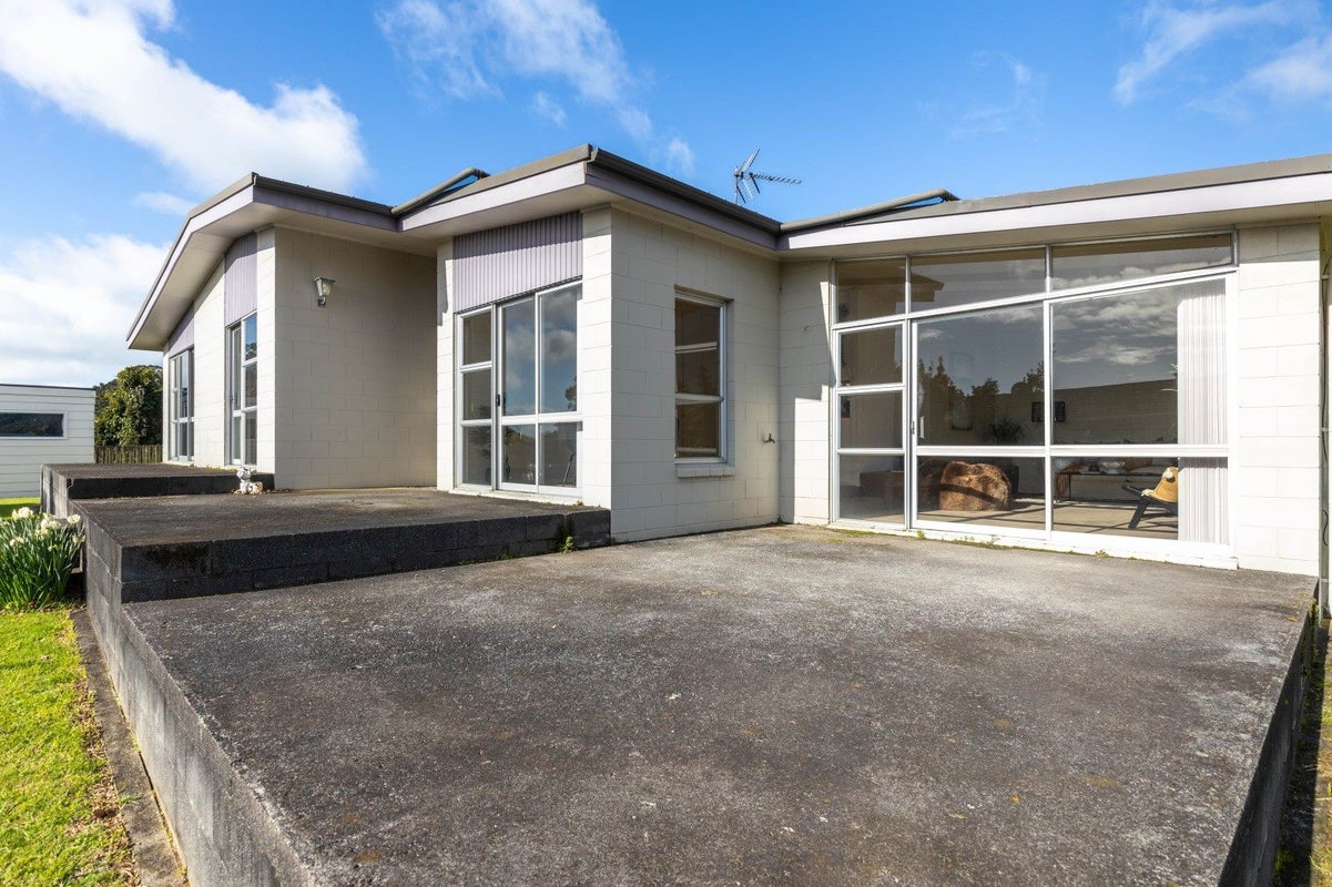108 Riversdale Drive, Merrilands, New Plymouth - Carousel 2