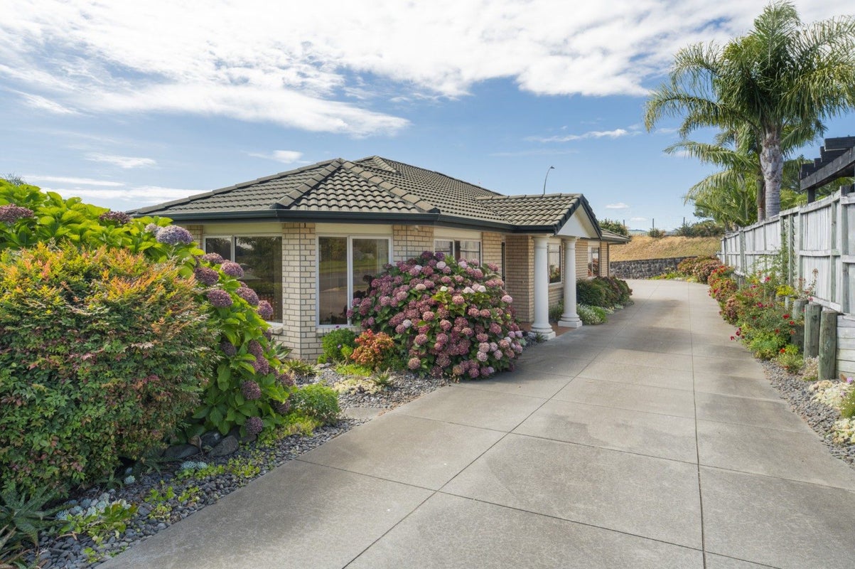 12 Waterside Drive, Pyes Pa, Tauranga - Carousel 2