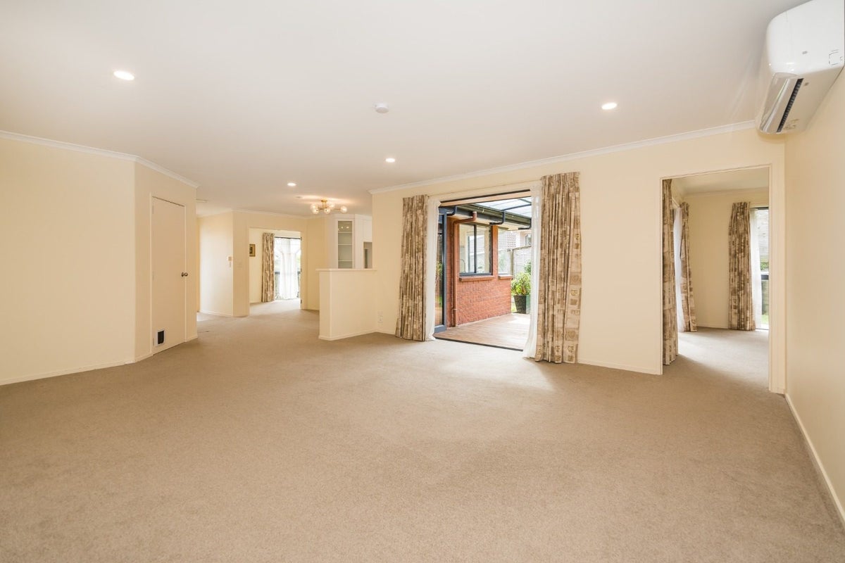 29 Nimstedt Avenue, Oteha, Auckland - Carousel 2