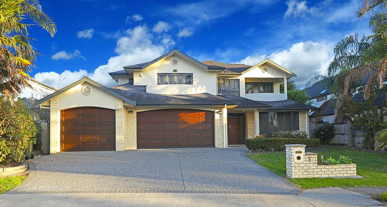 5 Quedley Court, Eastern Beach, Auckland - Carousel 1