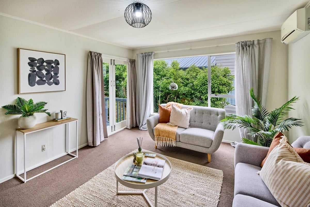 61 Davidson Crescent, Tawa, Wellington - Carousel 2