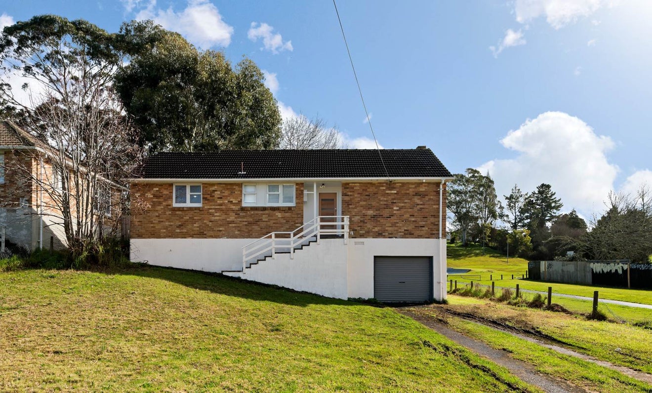18 Te Wheoro Street, MEREMERE, MERCER - Carousel 1