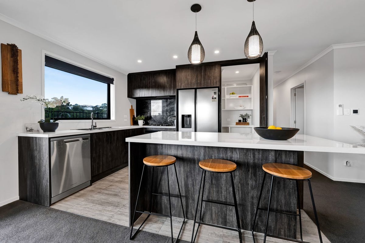 6 Mangaotuku Lane, Whalers Gate, New Plymouth - Carousel 1