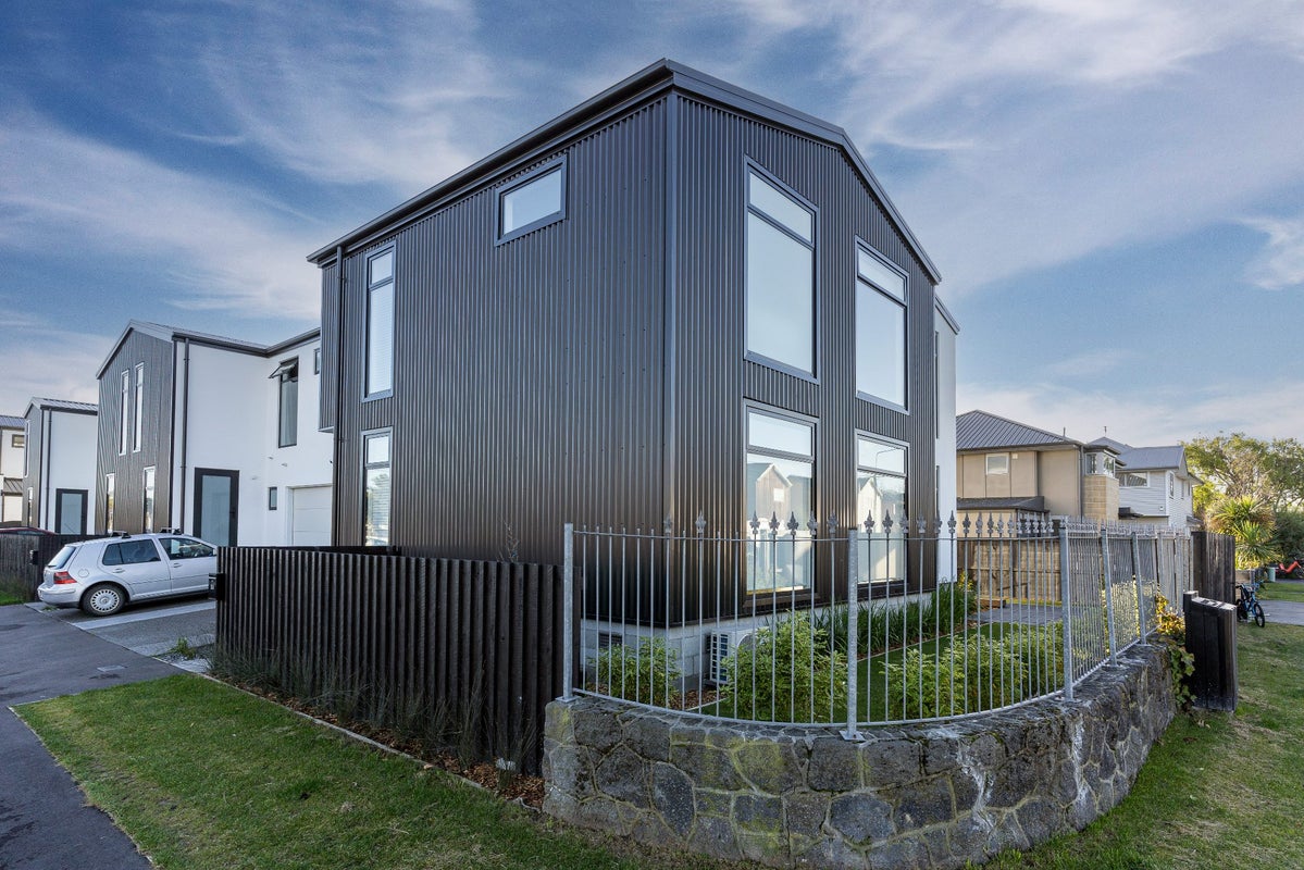 47 Canon Street, St Albans, Christchurch - Carousel 1