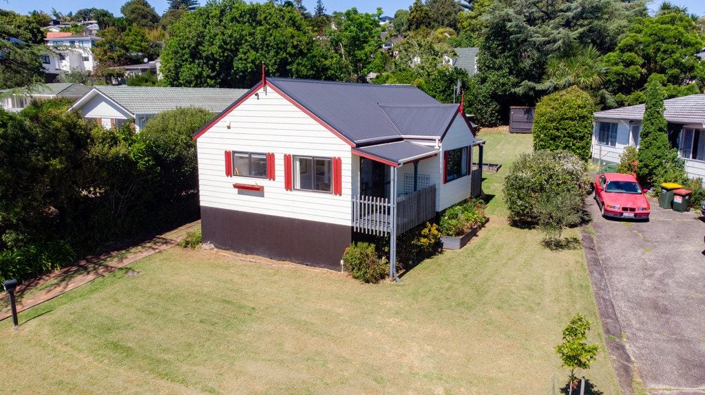 71 Moore Street, Hillcrest, Auckland - Carousel 2