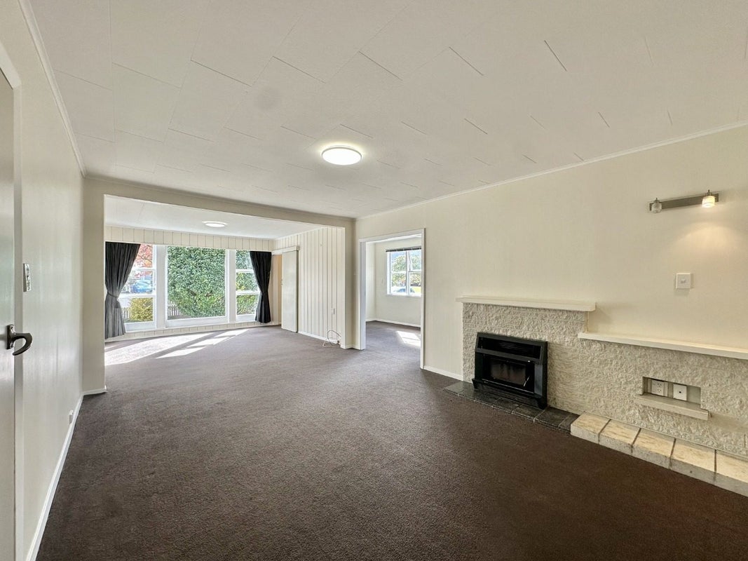 15 Maher Street, Elderslea, Upper Hutt - Carousel 2