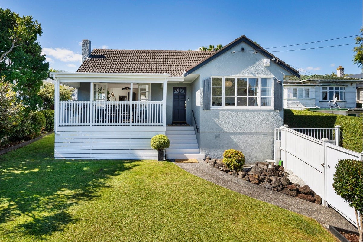 125 Owairaka Avenue, Mount Albert, Auckland - Carousel 1