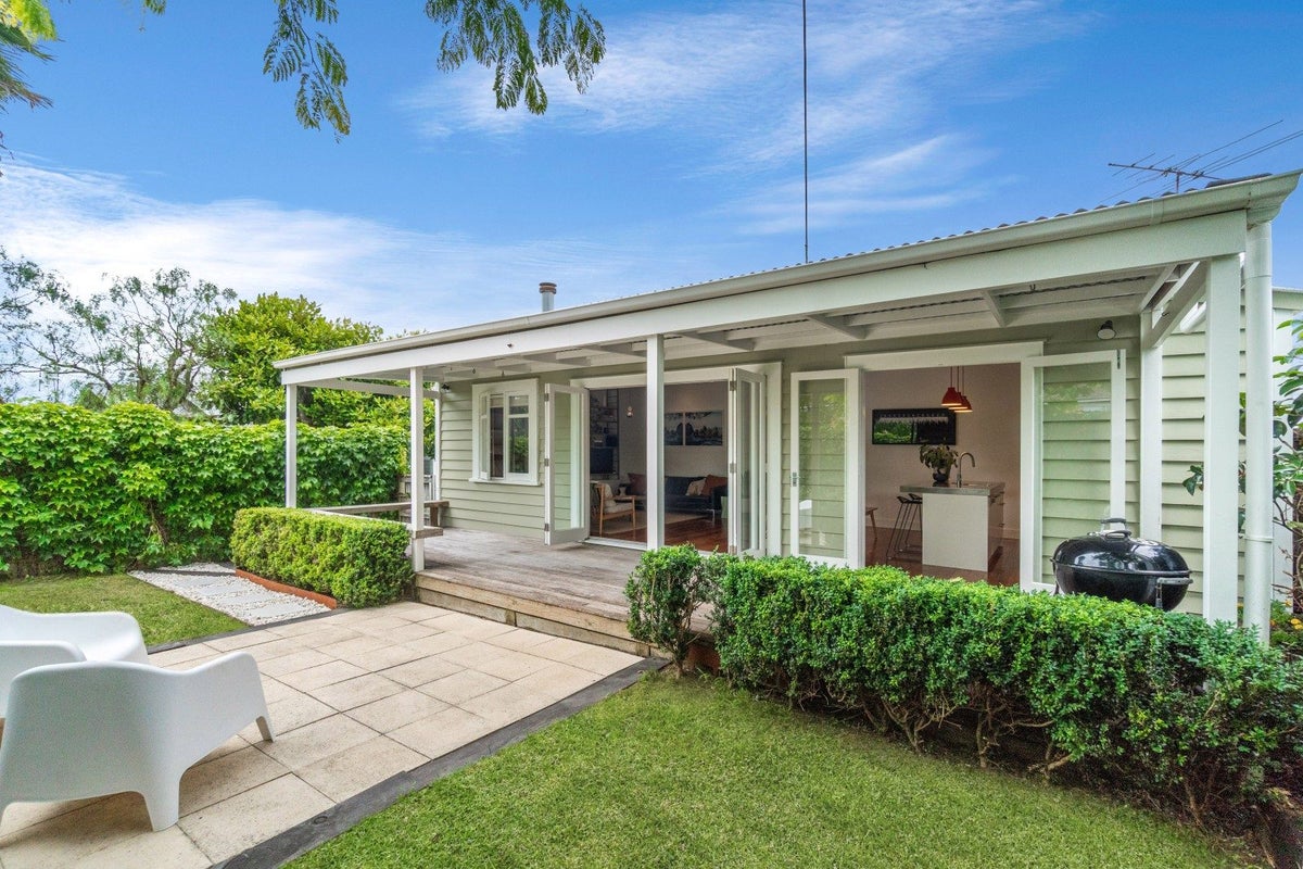 12 Euston Road, Sandringham, Auckland - Carousel 1