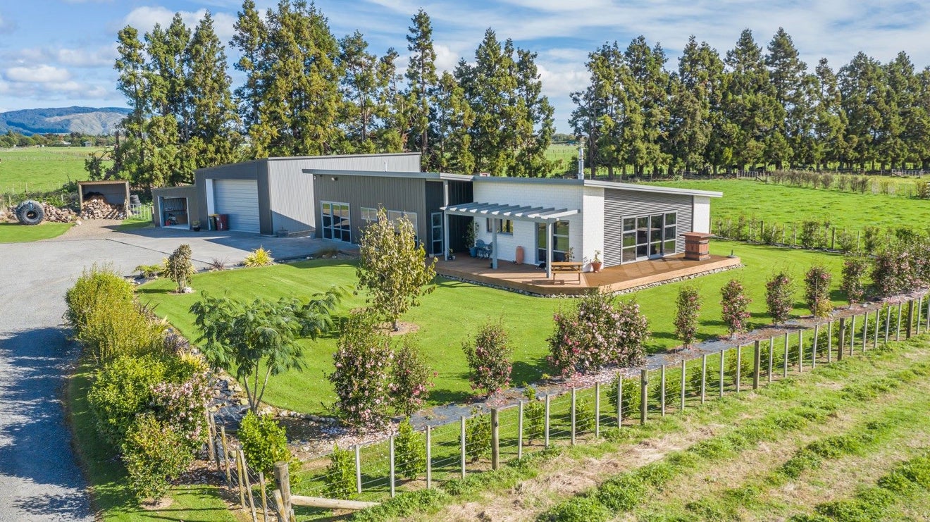 112 Gladstone Road, Levin, Levin - Carousel 1