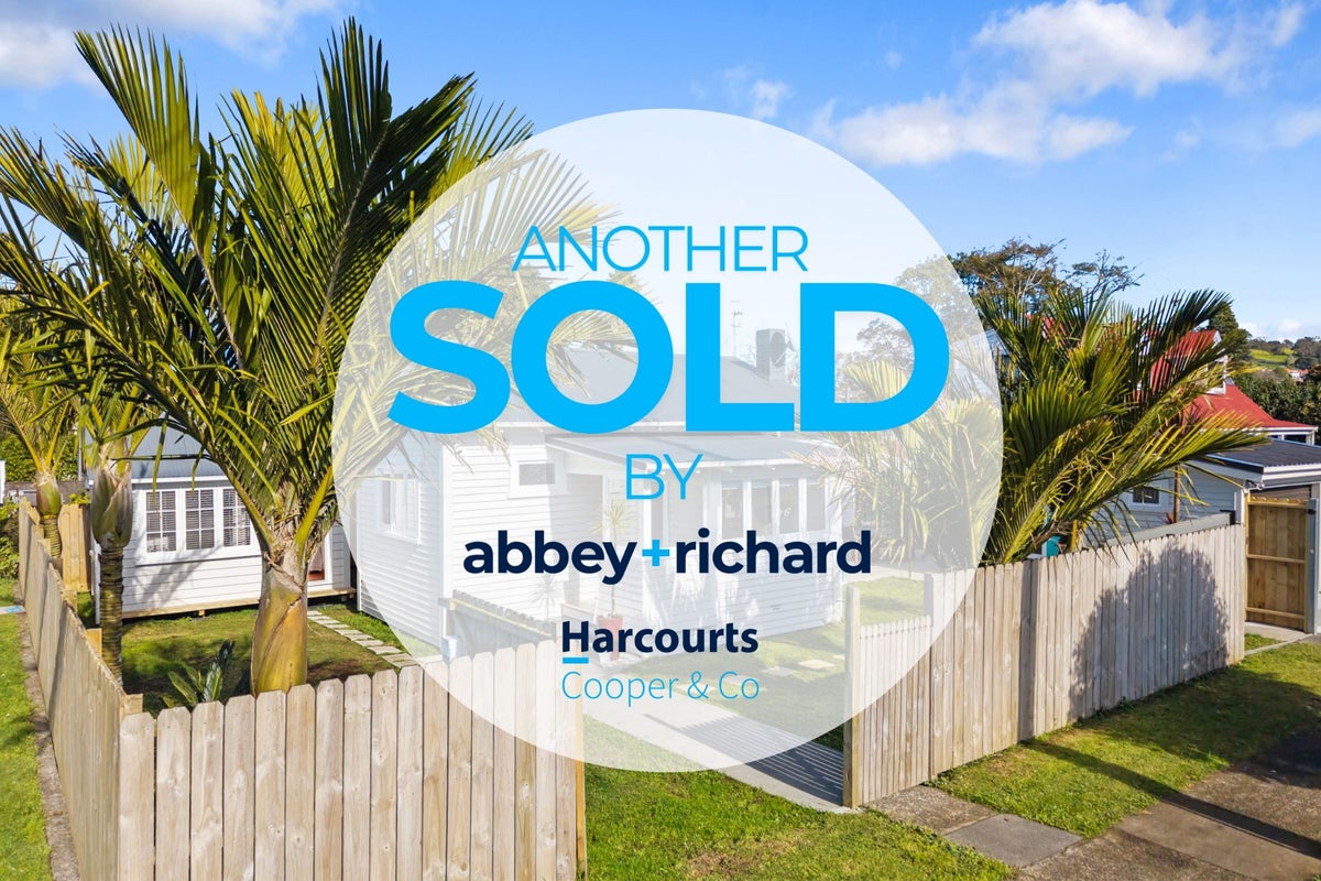 51 Fowlds Avenue, Sandringham, Auckland - Carousel 1