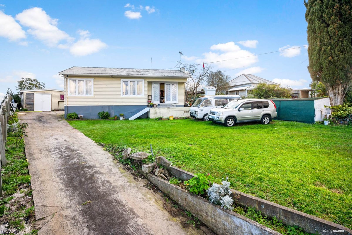22 Christmas Road, Manurewa, Auckland - Carousel 2