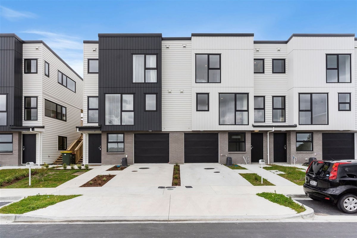 13 Paina Crescent, Massey, Auckland - Carousel 2